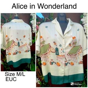 🐰 ALICE WONDERLAND Themed Shirt, size M/L
CLEAN 🧼